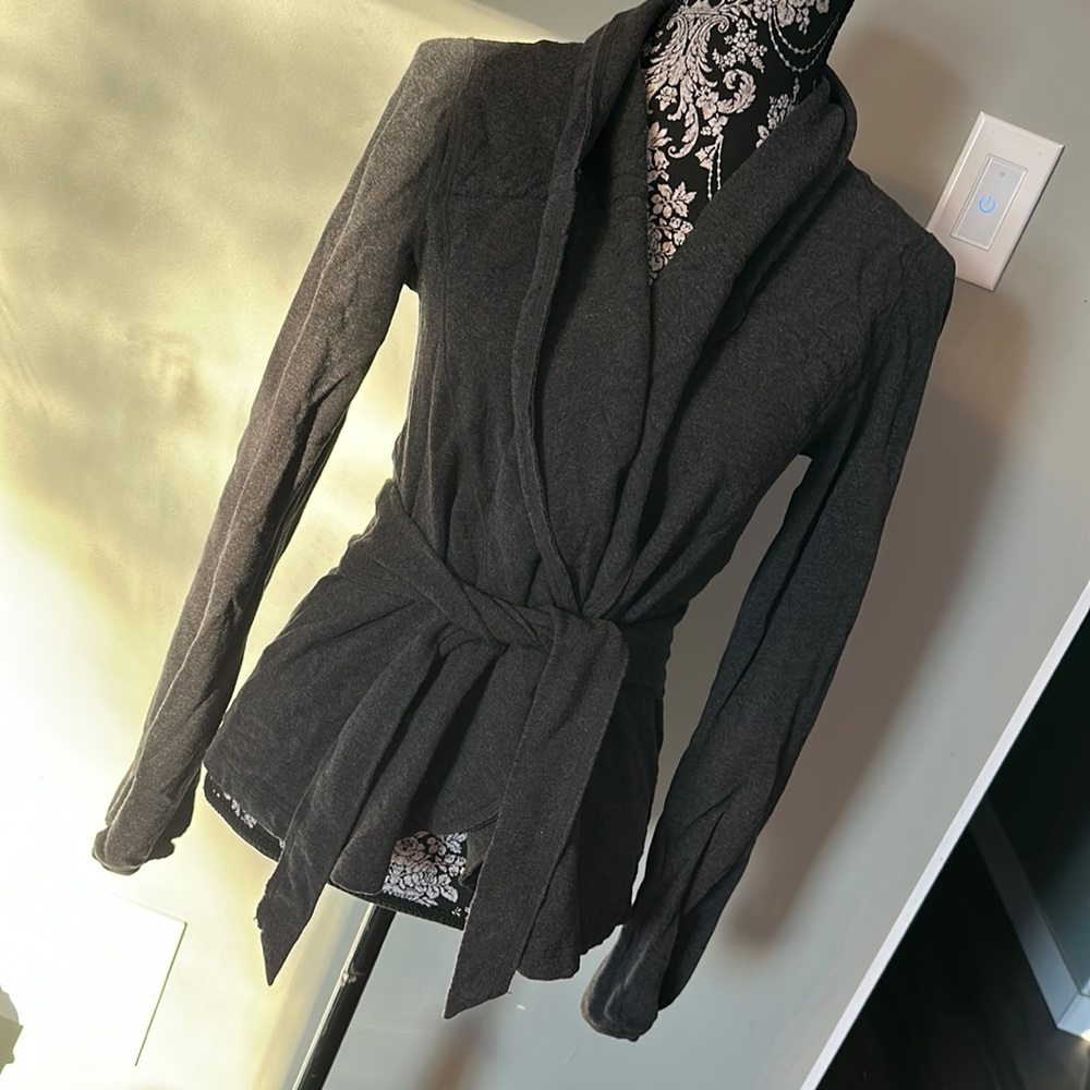 Lululemon size 8 wrap
